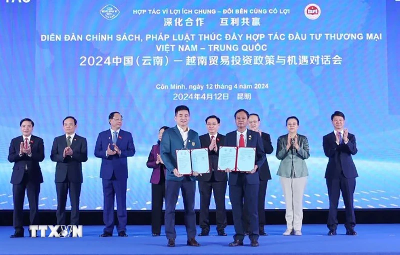 cung-nhau-cu-the-hoa-noi-ham-moi-quan-he-doi-tac-hop-tac-chien-luoc-toan-dien-viet-trung (1).jpg