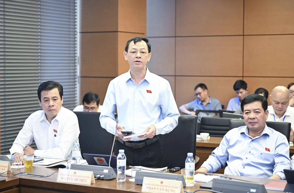 ĐB Nguyễn Tri Thức: 1 ca ghép thận kéo dài 7-8 tiếng nhưng kỹ thuật viên chính chỉ nhận được 280.000 đồng