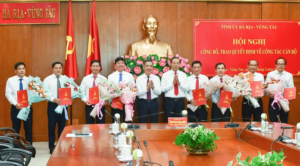 Tin nhân sự tuần qua: Điều động, bổ nhiệm hàng loạt nhân sự quan trọng ở TP.HCM và các tỉnh phía Nam