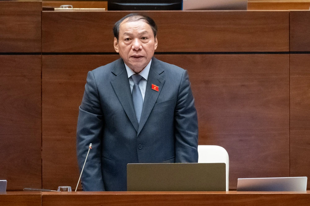 Giá vé máy bay tăng cao, Bộ trưởng Nguyễn Văn Hùng nói 'rất bức xúc'