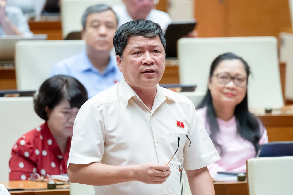 Bộ trưởng Nguyễn Văn Hùng: 'Tiền nhiều hay ít không quan trọng, cơ bản là cách cho'