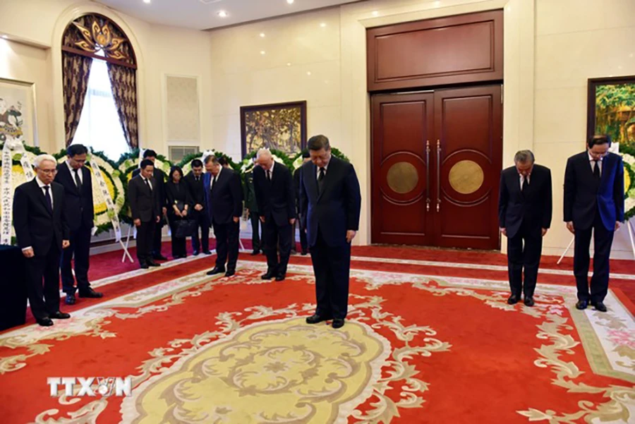 Tổng Bí thư, Chủ tịch Trung Quốc Tập Cận Bình ghi sổ tang, viếng Tổng Bí thư Nguyễn Phú Trọng