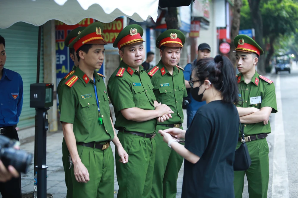 an-ninh-vao-vieng-le-tang (1).jpg