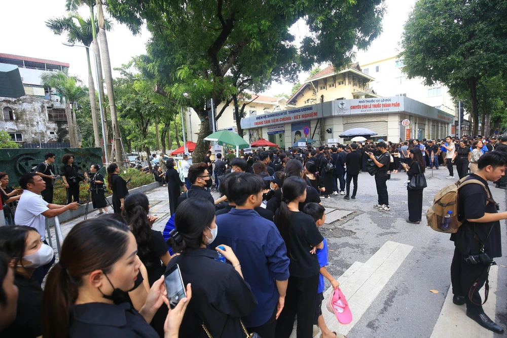 doan-nguoi-cho-vao-vieng (5).jpg