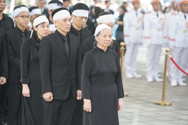 gia-quyen-tong-bi-thu (3).jpg