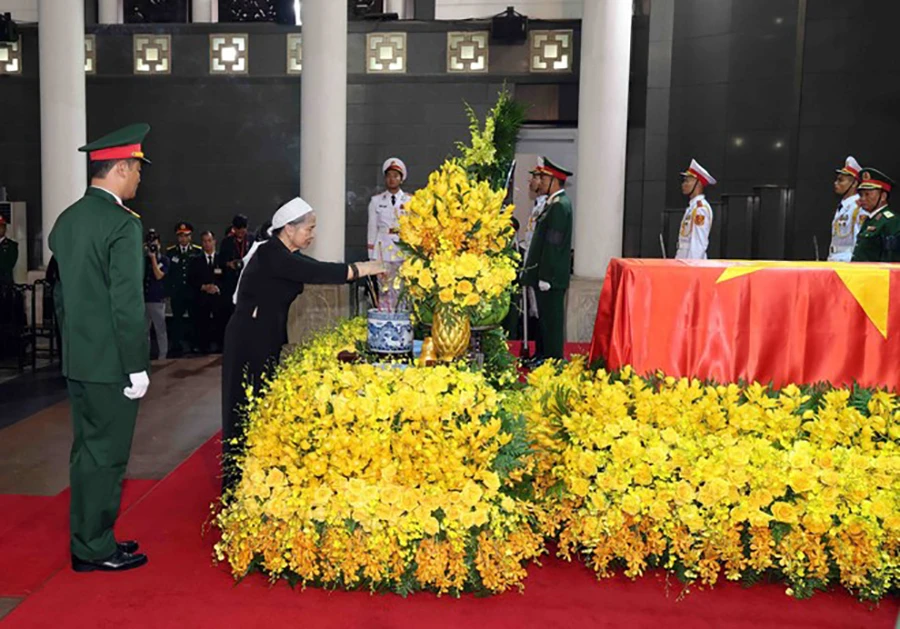 gia-quyen-tong-bi-thu-vao-vieng (1).jpg