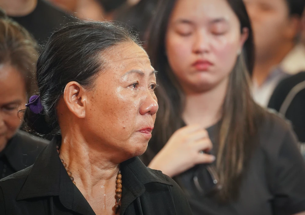 nguoi-dan-tp.hcm-vieng-tong-bi-thu (12).jpg