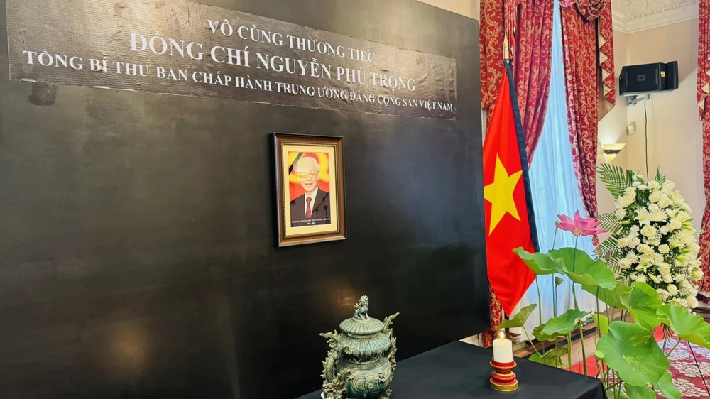 Vieng-tong-bi-thu-o-nuoc-ngoai (1).jpg