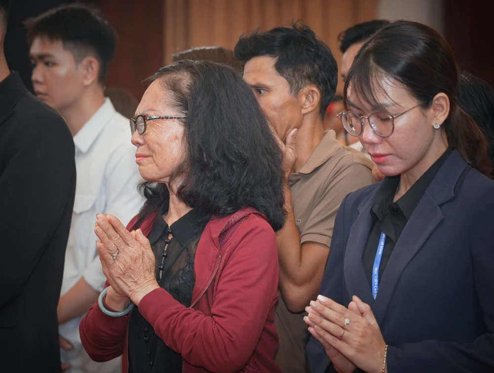 Người dân cả nước trào dâng nước mắt tiễn đưa Tổng Bí thư Nguyễn Phú Trọng