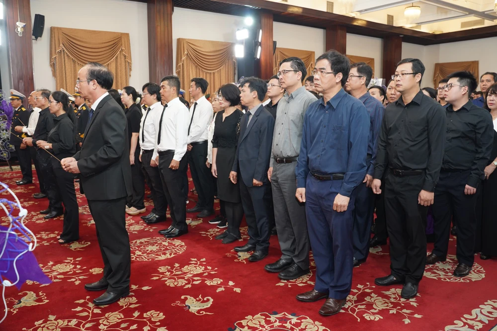 vieng-tai-hoi-truong-thong-nhat-thuan-van (1).jpg