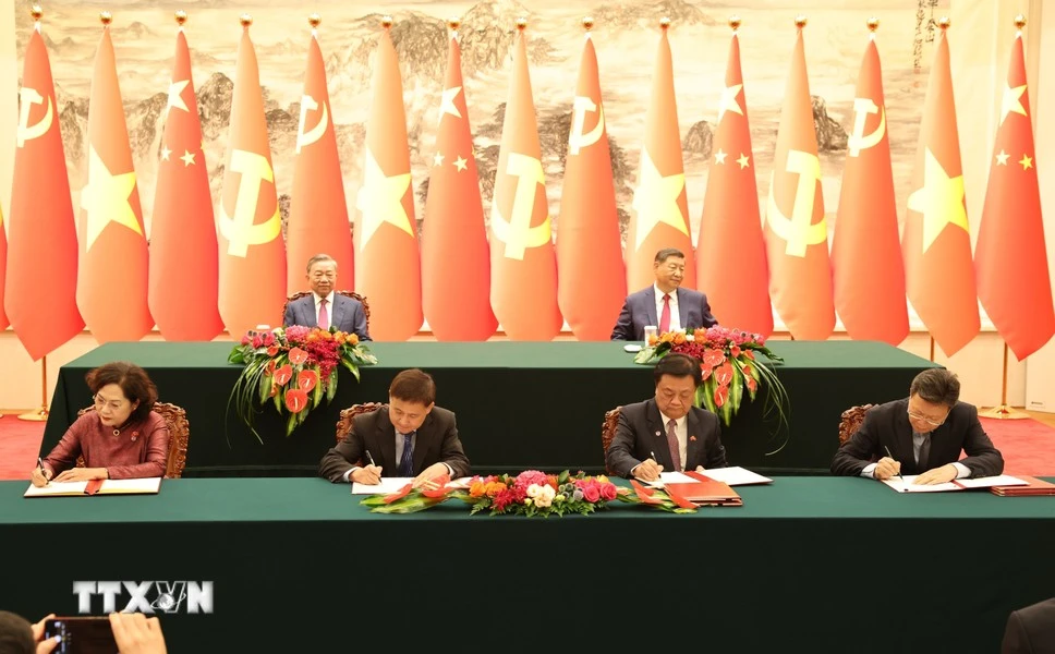 Việt -Trung ký kết 14 văn kiện hợp tác, trong đó có dự án tuyến đường sắt Móng Cái - Hạ Long - Hà Nội