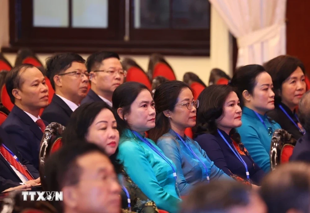 50-can-bo-quy-hoach-uy-vien-trung-uong-dang-khoa-xiv-du-lop-boi-duong-cap-nhat-kien-thuc-1 copy.png