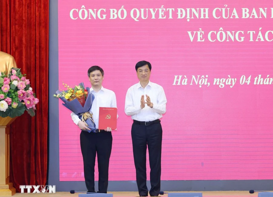 bo-nhiem-trung-tuong-to-an-xo-va-2-nhan-su-khac-lam-tro-ly-thu-ky-cua-tong-bi-thu-chu-tich-nuoc (4).jpg