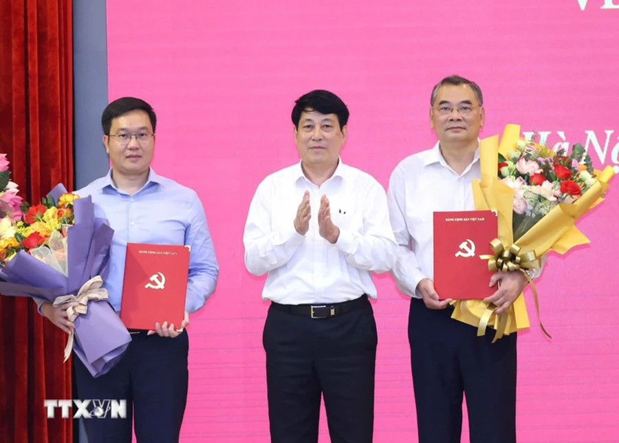 bo-nhiem-trung-tuong-to-an-xo-va-2-nhan-su-khac-lam-tro-ly-thu-ky-cua-tong-bi-thu-chu-tich-nuoc (5).jpg