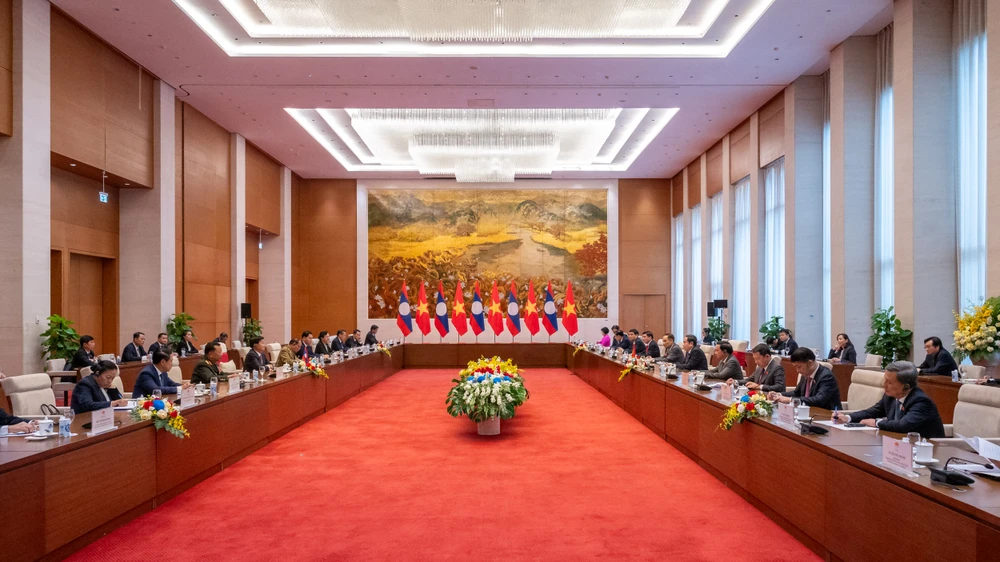 Vun đắp mối quan hệ Việt Nam - Lào mãi mãi vững bền hơn núi, hơn sông