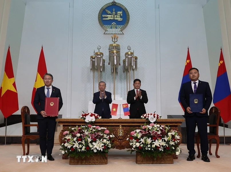 Nhà hát nổi tiếng 600 chỗ ở Mông Cổ kín khán giả chào mừng Tổng Bí thư, Chủ tịch nước Tô Lâm