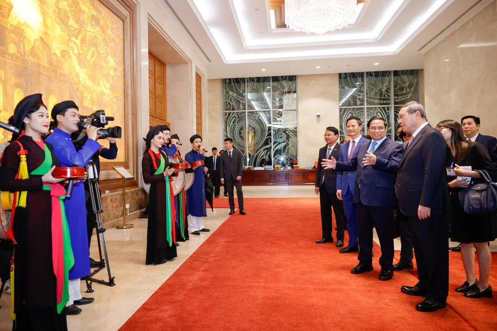 2 Thủ tướng Việt Nam - Trung Quốc cùng làm tranh Đông Hồ, thưởng lãm dân ca Quan họ