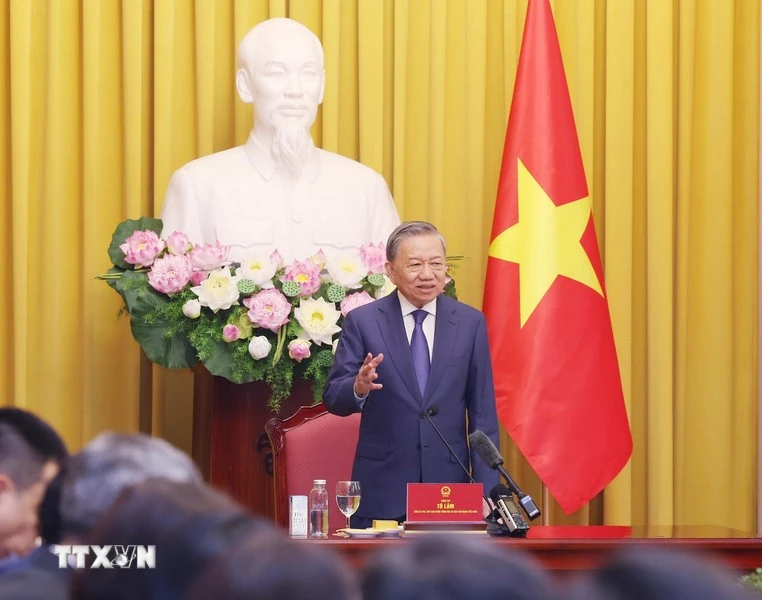 tong-bi-thu-chu-tich-nuoc-trao-quyet-dinh-bo-nhiem-15-dai-su-viet-nam-tai-cac-nuoc (3).jpg