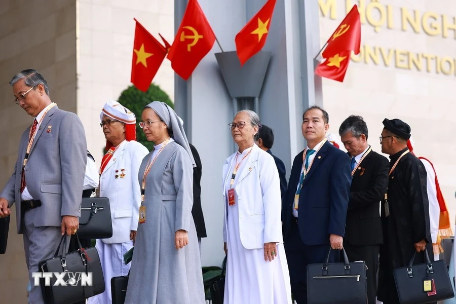 tong-bi-thu-chu-tich-nuoc-to-lam-cung-hon-1-000-dai-bieu-du-dai-hoi-mat-tran-to-quoc-viet-nam (3).jpg