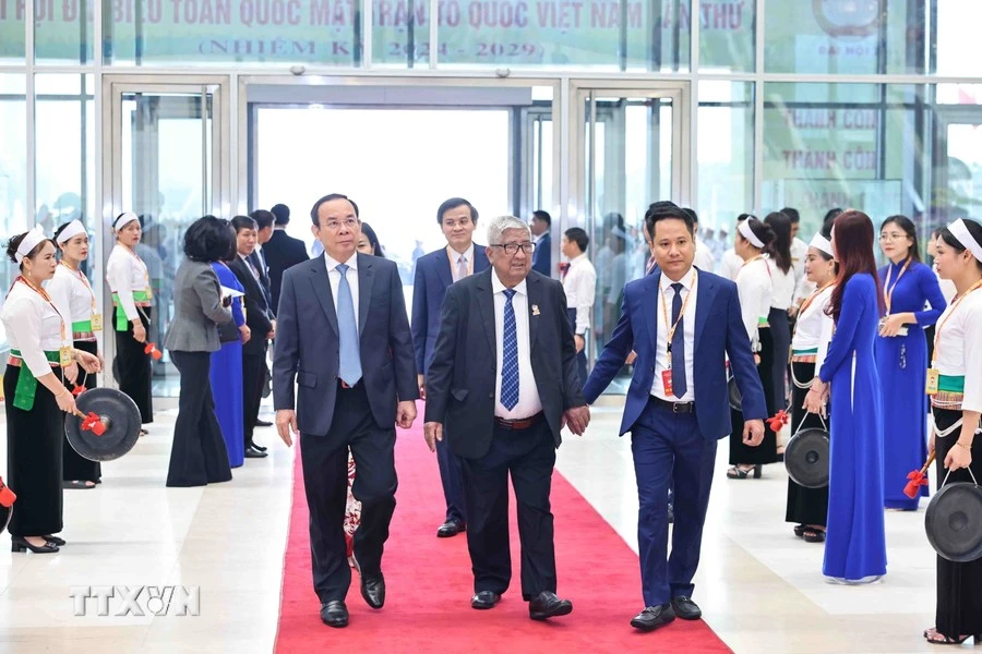 tong-bi-thu-chu-tich-nuoc-to-lam-cung-hon-1-000-dai-bieu-du-dai-hoi-mat-tran-to-quoc-viet-nam (7).jpg