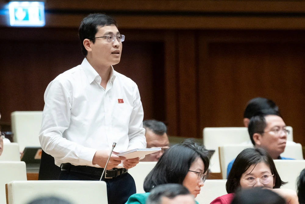 Băn khoăn bản phác thảo mẫu quốc huy Việt Nam... là bảo vật quốc gia hay di sản tư liệu?