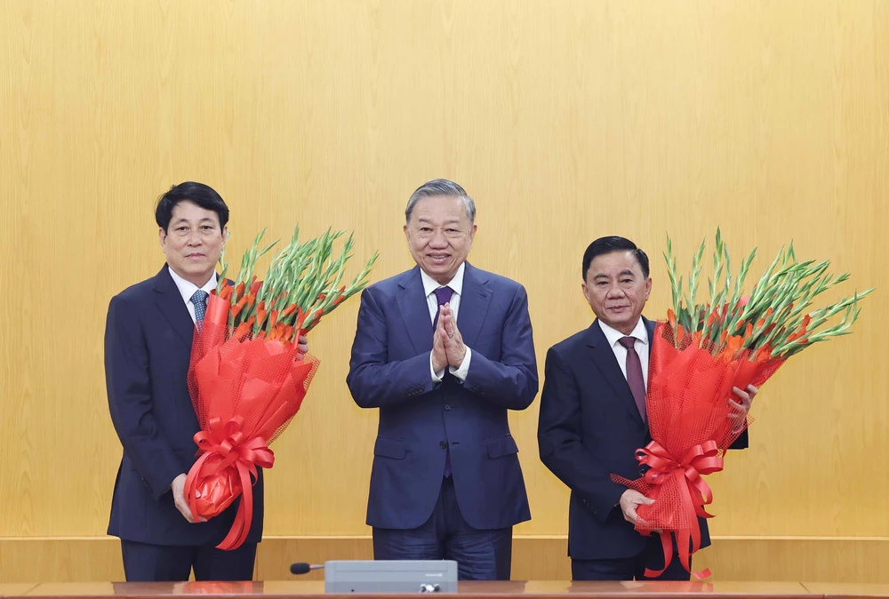 Tổng Bí thư Tô Lâm trao Quyết định phân công ông Trần Cẩm Tú giữ chức Thường trực Ban Bí thư