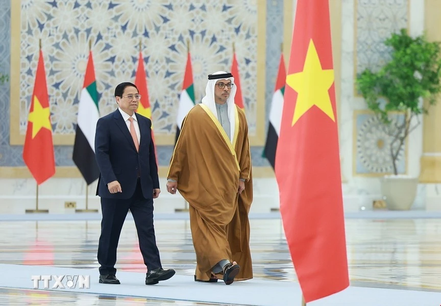 uae-ban-21-loat-dai-bac-chao-don-thu-tuong-pham-minh-chinh-tham-chinh-thuc-4.jpg
