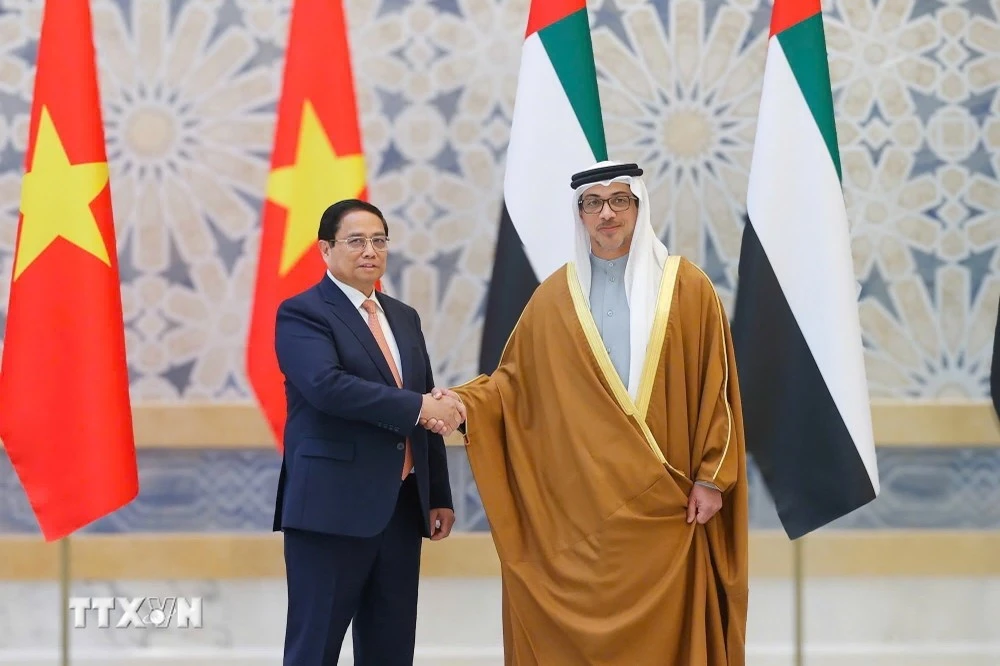 uae-ban-21-loat-dai-bac-chao-don-thu-tuong-pham-minh-chinh-tham-chinh-thuc-5.jpg