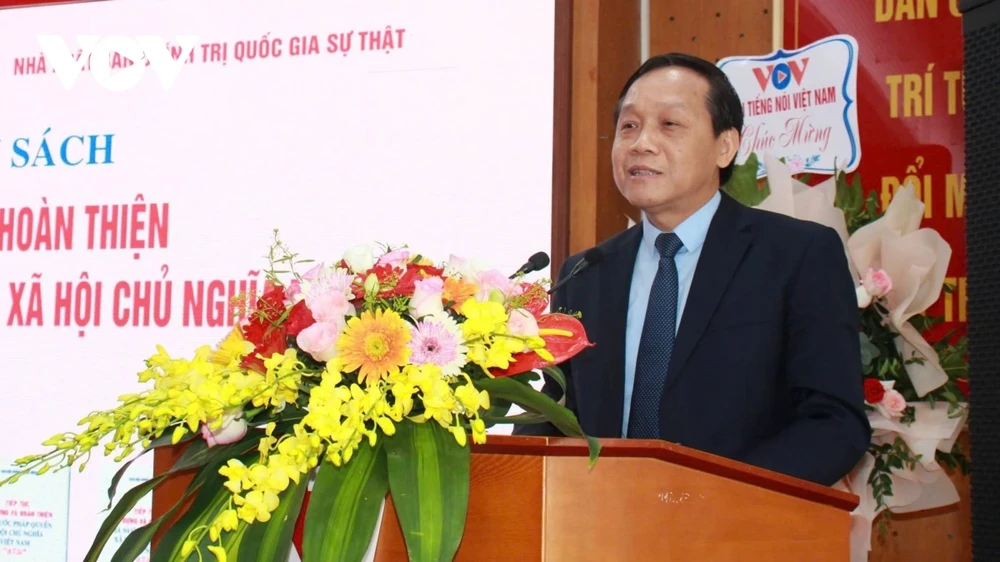 ra-mat-1-cuon-sach-moi-ve-xay-dung-va-hoan-thien-nha-nuoc-phap-quyen-xhcn-viet-nam copy.png