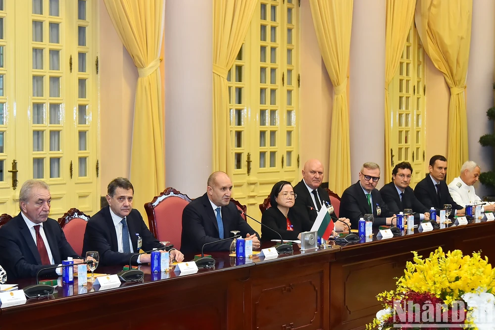 chu-tich-nuoc-luong-cuong-don-tong-thong-bulgari (2).jpg