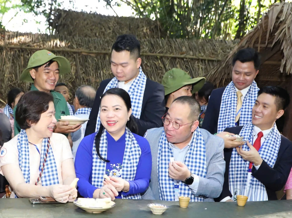 khoi-day-nguon-luc-tri-thuc-kieu-bao-de-phat-trien-dat-nuoc-vu-thi-huynh-mai.jpg