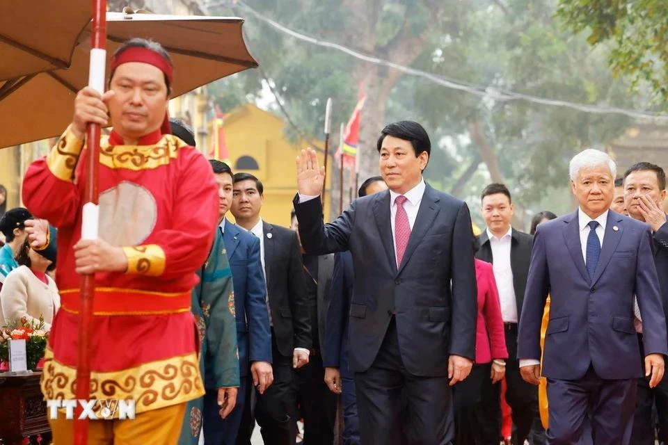 chu-tich-nuoc-chu-tri-le-dang-huong-khai-xuan-tai-hoang-thanh-thang-long-6.jpg