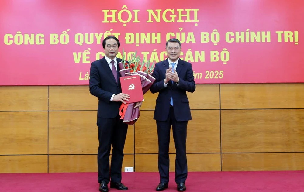 Nhân sự tuần qua: Điều động, bổ nhiệm, chuẩn y lãnh đạo nhiều địa phương