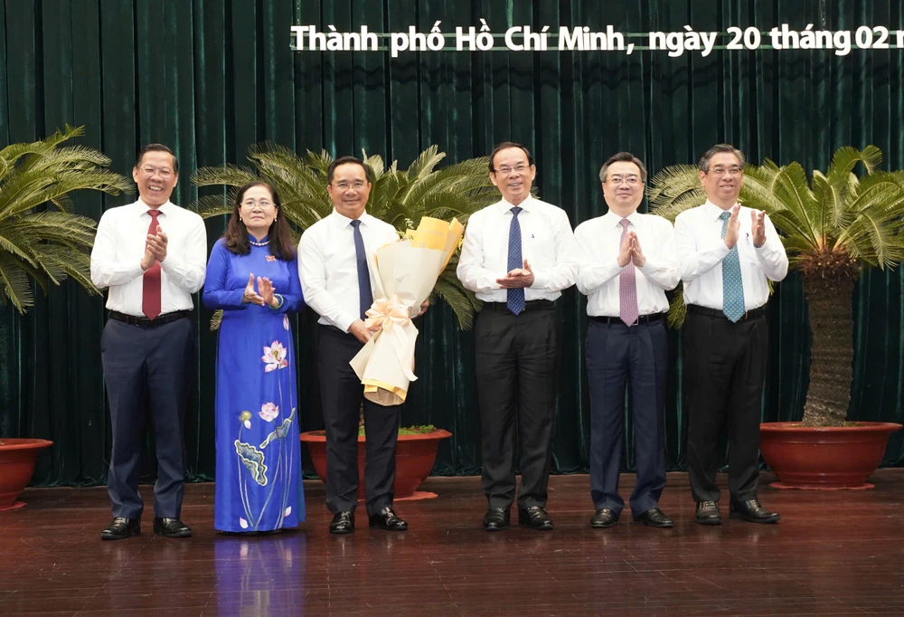 2-ong-nguyen-van-duoc-lam-chu-tich-ubnd-tp-hcm.jpg