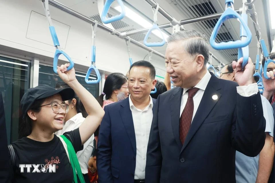 tong-bi-thu-to-lam-trai-nghiem-thuc-te-tuyen-metro.jpg