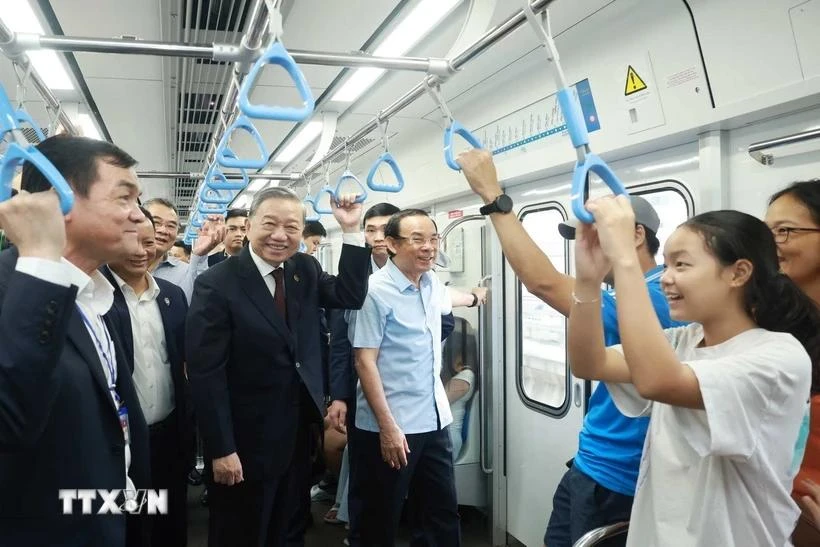 Tổng Bí thư Tô Lâm trải nghiệm thực tế tuyến Metro số 1