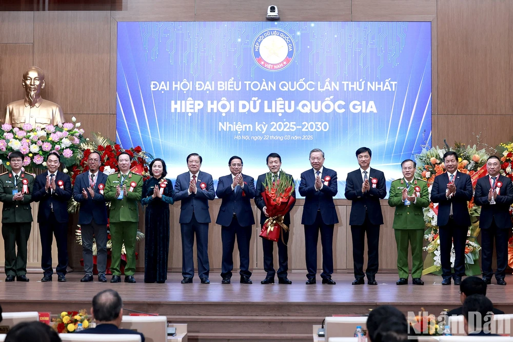 dai-tuong-luong-tam-quang-lam-chu-tich-hiep-hoi-du-lieu-quoc-gia-1.jpg