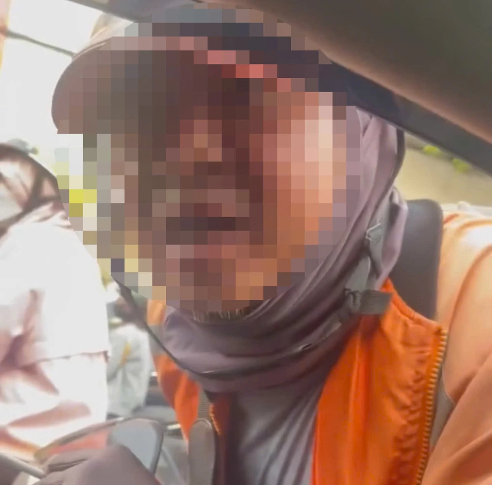 Xác minh tài xế dừng xe ngược chiều giữa đường, thách thức 'tao thích đi ngược chiều', tài xế dừng xe ngược chiều