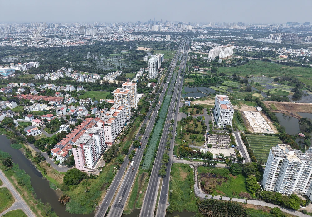 Trực đường Nguyễn Văn Linh (Bình Chánh).JPG