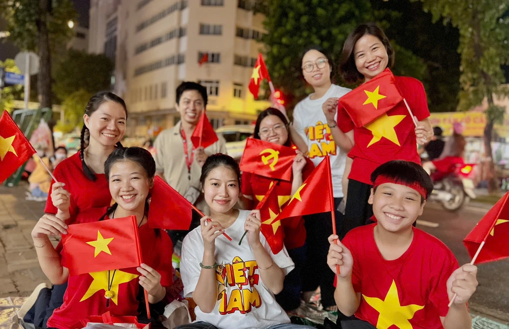 Trực tiếp: Lễ kỷ niệm, diễu binh, diễu hành tại TP.HCM