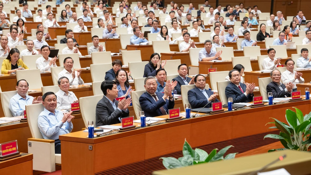 Khai mạc kỳ họp lịch sử, Quốc hội bắt đầu bàn việc sửa Hiến pháp năm 2013