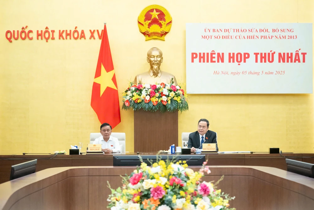 Ủy ban dự thảo sửa đổi Hiến pháp họp phiên đầu tiên, bàn nhiều nội dung quan trọng