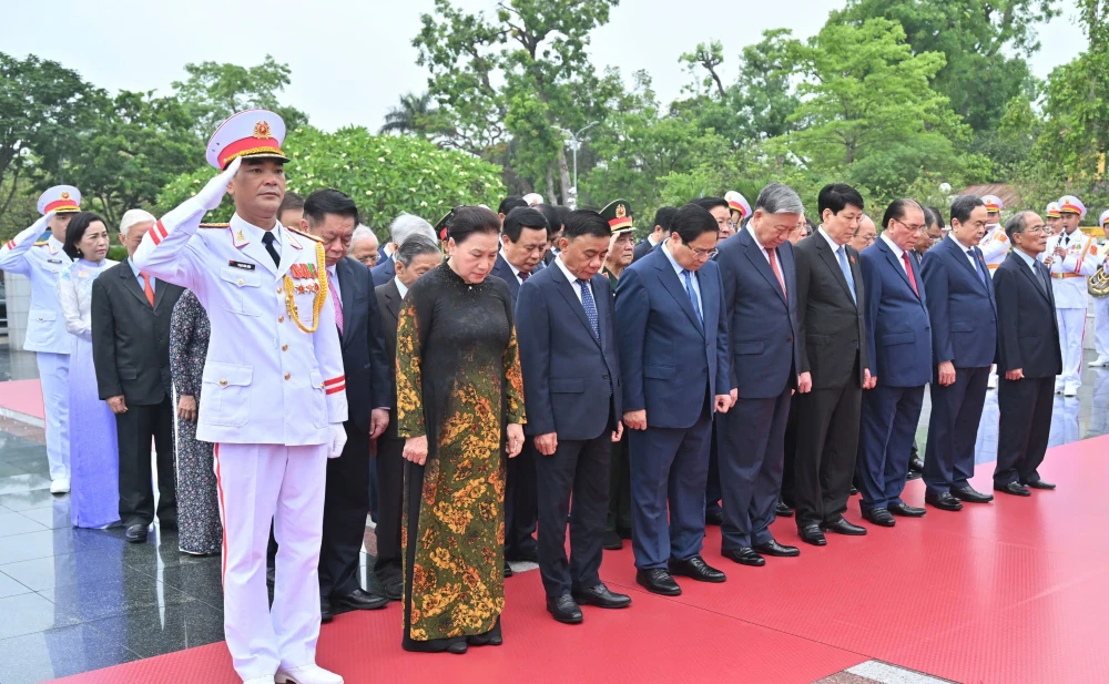 Các lãnh đạo Đảng, Nhà nước vào Lăng viếng Chủ tịch Hồ Chí Minh