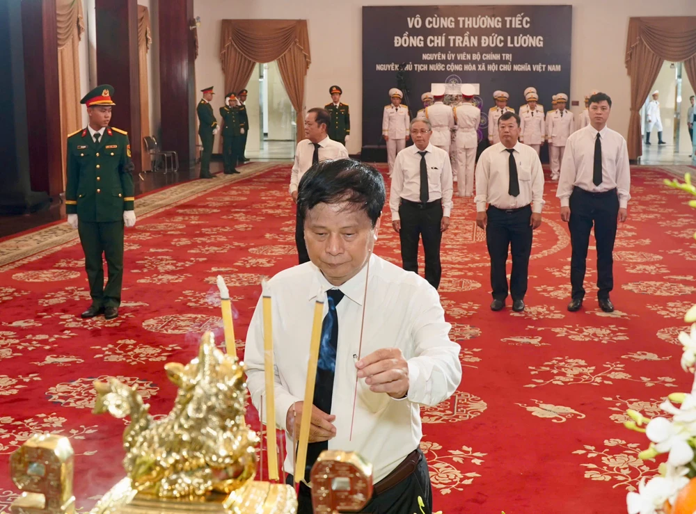 le-vieng-nguyen-chu-tich-nuoc-tran-duc-luong-tp.hcm-thuan-van-11.jpg