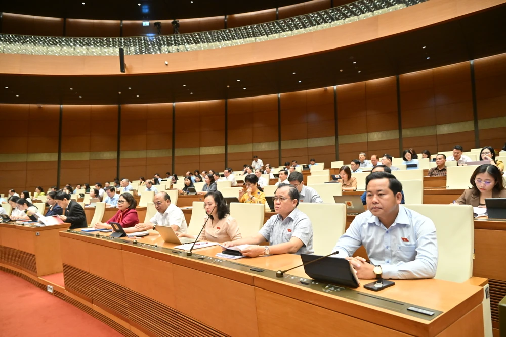 Quốc hội bàn nhiều nội dung quan trọng, quyết việc cán bộ đi làm xa được mua nhà ở xã hội