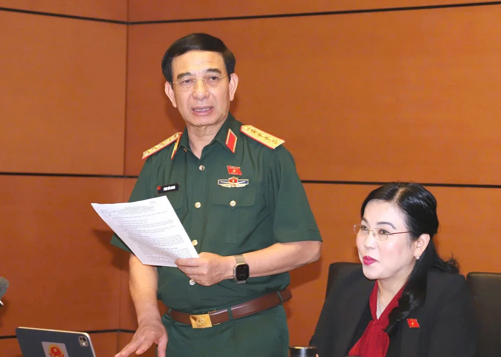 Bộ trưởng Phan Văn Giang lý giải công chức ban chỉ huy quân sự xã không phải là sĩ quan