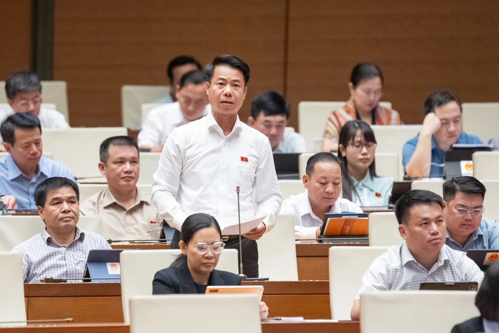 Có nơi đi từ trung tâm xã đến thôn, bản cả 100km, đại biểu đề nghị gỡ khó về bố trí ô tô công SÁP NHẬP TỈNH