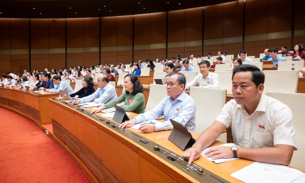 6 nhóm hành vi cấm cán bộ, công chức không được làm LUẬT CÁN BỘ