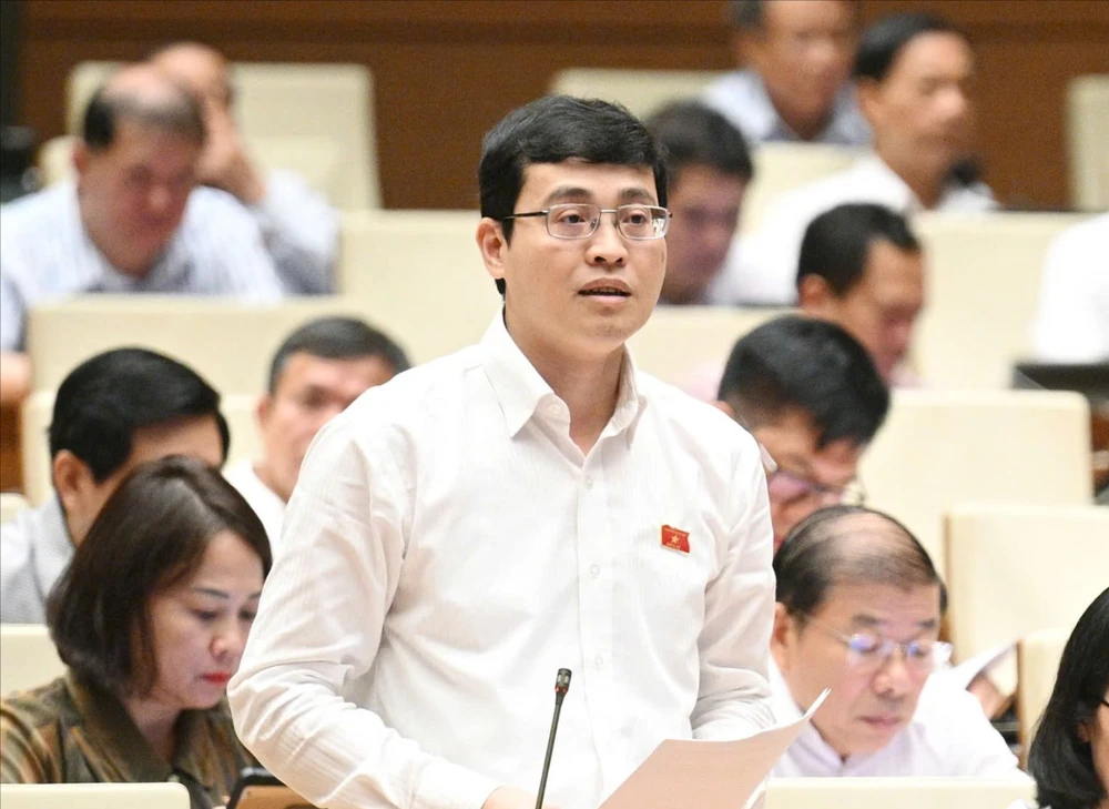 Ban bố tình trạng khẩn cấp và những thách thức đặt ra