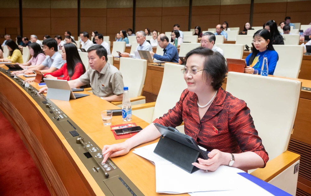 Thêm nhiều chính sách về lương, thưởng với cán bộ, công chức vị trí việc làm